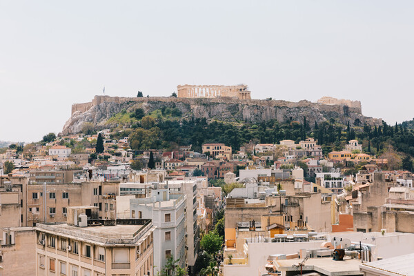 Ο παλιός «Μαύρος» της οδού Αιόλου μετατράπηκε στο hip ξενοδοχείο The Pinnacle Athens