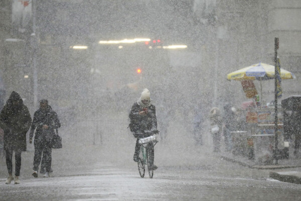 To Polar Vortex μπορεί να σε παγώσει σε δέκα λεπτά - Πολικό τοπίο στο Σικάγο και χιόνια στη Νέα Υόρκη