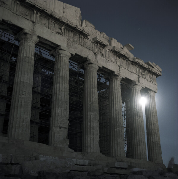 Φεγγαρόλουστη Ακρόπολη