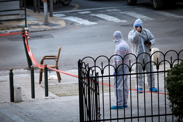 Φωτογραφίες από το σημείο όπου σημειώθηκε η έκρηξη στο Κολωνάκι, στον Άγιο Διονύσιο