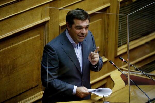 Ο Τσίπρας διαψεύδει τον Πέτσα: Από το άρθρο Μητσοτάκη πληροφορηθήκαμε για δεσμεύσεις έναντι της Τουρκίας