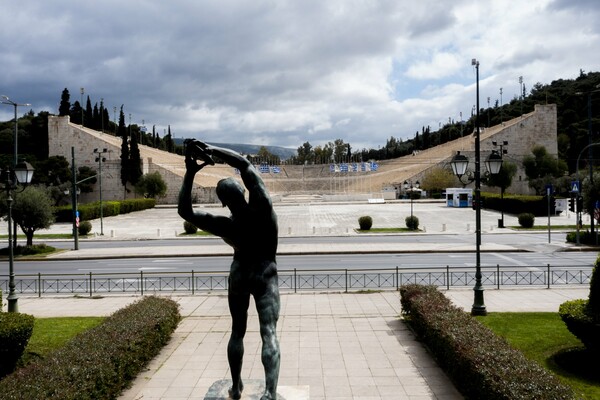 Καθαρότερος ο ουρανός της Αθήνας μετά την επιβολή των μέτρων για τον κορωνοϊό