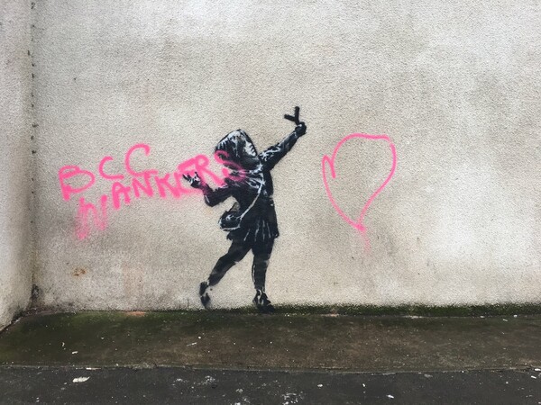 Βανδάλισαν το νέο έργο του Banksy στο Μπρίστολ - Λίγες ώρες μετά την αποκάλυψή του