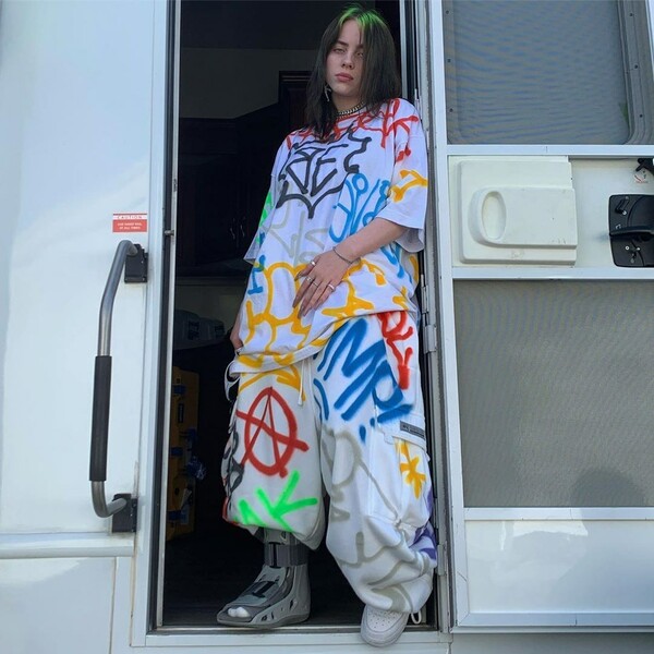 Το εκκεντρικό oversized στυλ της Billie Eilish