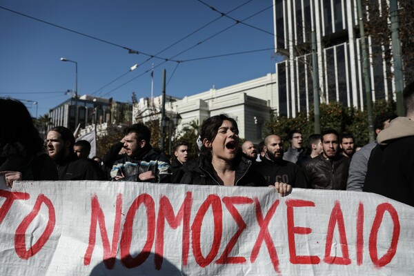 Βουλή: Υπερψηφίστηκε το άρθρο για την ισοδυναμία των πτυχίων κολεγίων - Θύελλα αντιδράσεων