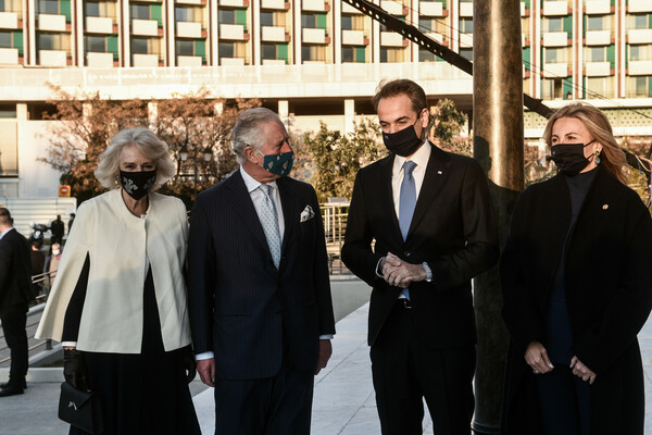 Εικόνες από την ξενάγηση στην Εθνική Πινακοθήκη - Μητσοτάκης: Απλοί άνθρωποι έχτισαν με αίμα τη σύγχρονη Ελλάδα