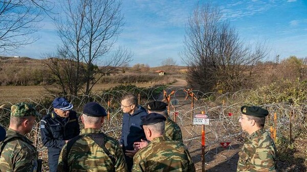 Απλώνουν συρματόπλεγμα στον Έβρο και αυξάνουν τις περιπολίες για να ανακόψουν τις μεταναστευτικές ροές