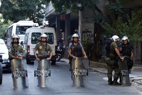 Καταλήψεις Εξάρχεια - Σήμερα λήγει το τελεσίγραφο Χρυσοχοΐδη για εκκένωση