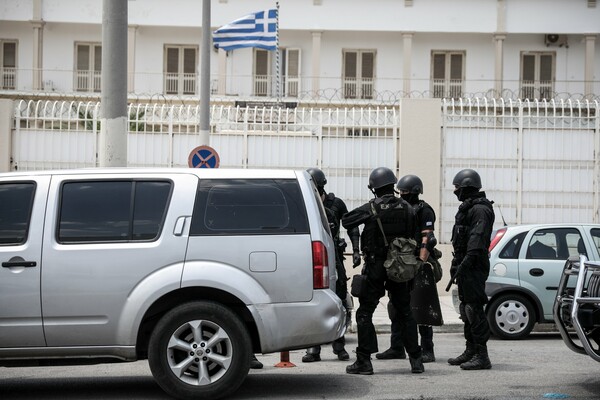 Φυλακές Κορυδαλλού: Από ρόπαλα μέχρι ρόλεξ βρέθηκαν σε έρευνα στα κελιά