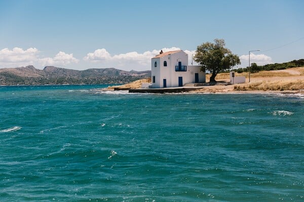 Στο σπίτι του Άγγελου Σικελιανού στη Σαλαμίνα