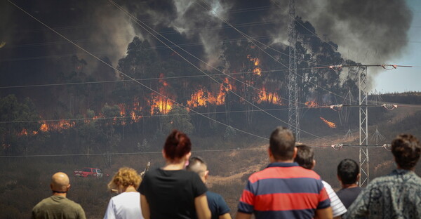 Πυρκαγιές στην Ισπανία: Χιλιάδες εγκαταλείπουν τις εστίες τους - Στάχτη ήδη 100.000 στρέμματα