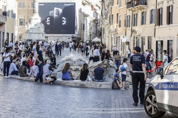 Ιταλία: Η κυβέρνηση ψάχνει 60.000 εθελοντές- Θα ελέγχουν αν οι πολίτες τηρούν τα μέτρα