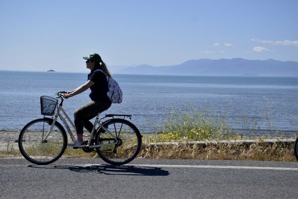 Καιρός: Ηλιοφάνεια και μέχρι 35 βαθμοί Κελσίου σήμερα