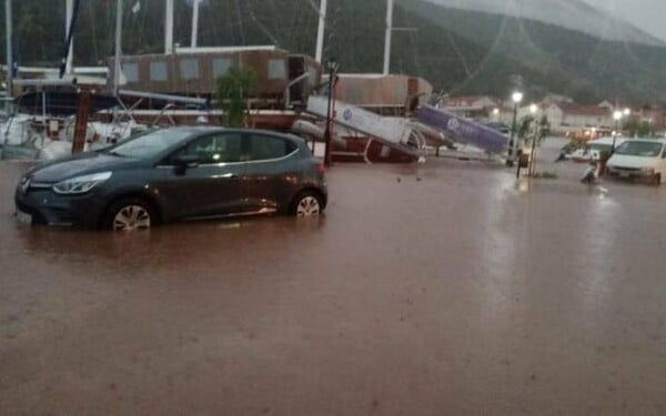 Προβλήματα από την κακοκαιρία σε Ιωάννινα, Βόλο, Τρίκαλα, Ιθάκη - Πού έκλεισαν τα σχολεία