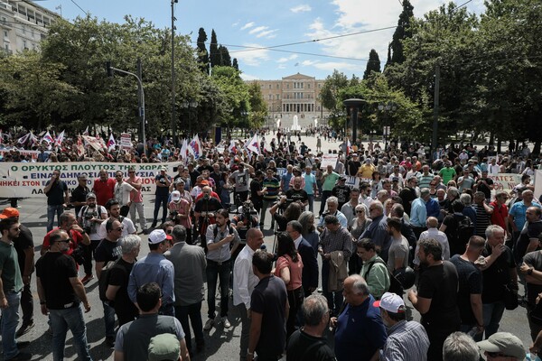 Συλλαλητήριο των εργαζομένων της ΛΑΡΚΟ στο Σύνταγμα