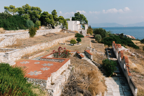 Στην εξοχική κατοικία Ευταξία στον Λουτρόπυργο Αττικής: το πρώτο αρχιτεκτονικό έργο του Άρη Κωνσταντινίδη