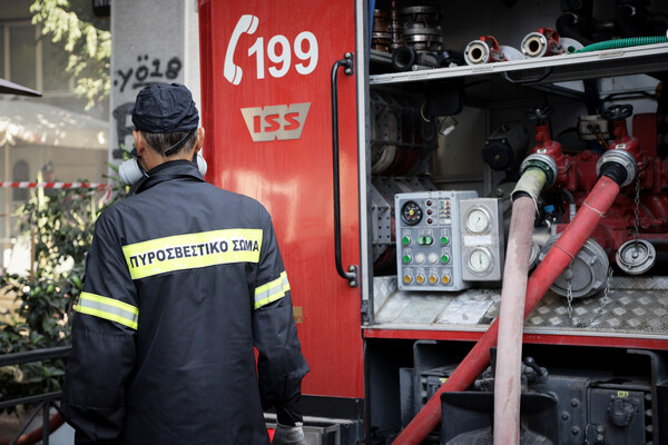 Πυρκαγιά σε κλαμπ στο κέντρο της Αθήνας - 200 άτομα απομακρύνθηκαν