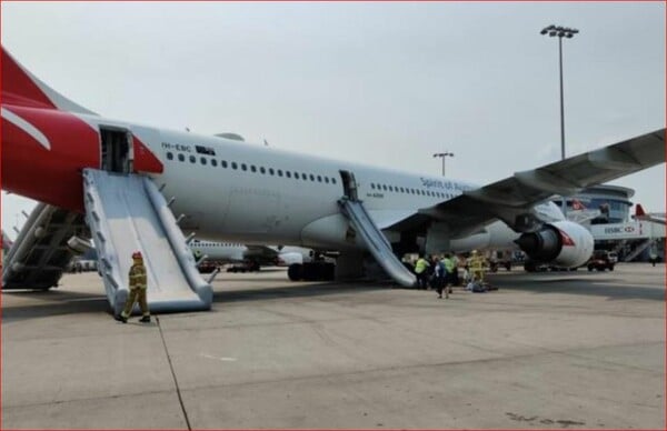 Γέμισε καπνούς καμπίνα αεροσκάφους της Qantas - Από τις τσουλήθρες απομακρύνθηκαν οι επιβάτες