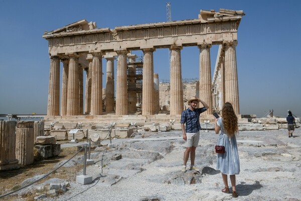 Κυβερνητική πηγή σε Reuters: Τουρίστες από 20-25 χώρες στην Ελλάδα, από 15 Ιουνίου