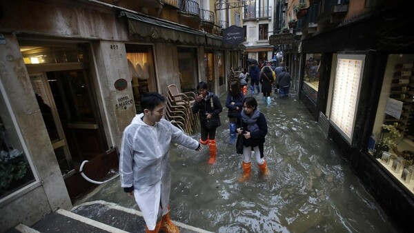 Η επόμενη μέρα στη Βενετία - Βυθισμένη, κατεστραμμένη και σε κατάσταση έκτακτης ανάγκης