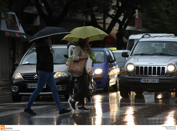 Θεσσαλονίκη: Τροχαία ατυχήματα και μποτιλιάρισμα εξαιτίας της κακοκαιρίας