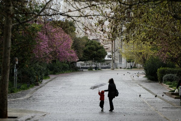 Βροχερός ο καιρός σήμερα -Χιόνια στα ορεινά, πτώση της θερμοκρασίας