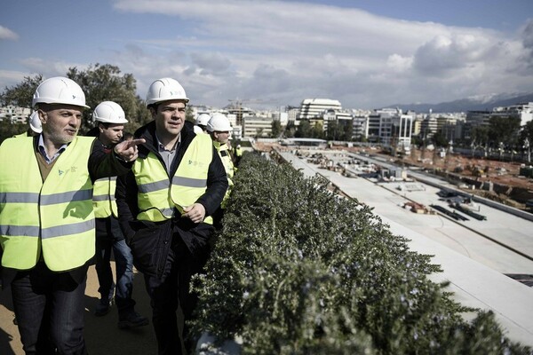 Ο Αλέξης Τσίπρας ξεναγείται στο Κέντρο Πολιτισμού του Ιδρύματος Σταύρος Νιάρχος