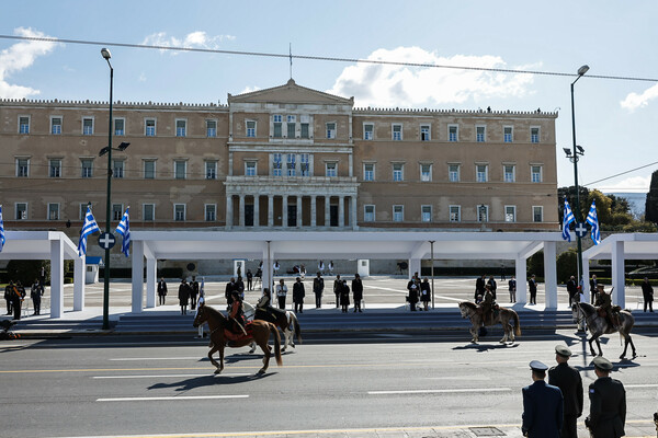 1821-2021: Η μεγάλη στρατιωτική παρέλαση στο Σύνταγμα για την 25η Μαρτίου