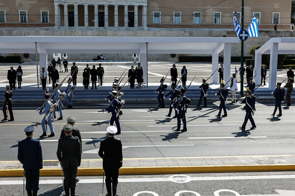 1821-2021: Η μεγάλη στρατιωτική παρέλαση στο Σύνταγμα για την 25η Μαρτίου