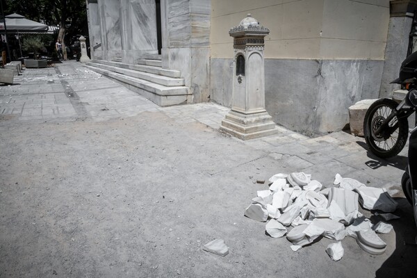 Αμέσως μετά το σεισμό: Χιλιάδες Αθηναίοι στους δρόμους - Έπεσε ο σταυρός της Αγίας Ειρήνης στο Μοναστηράκι