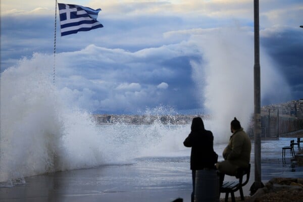 Καιρός: Νεφώσεις και τοπικές βροχές