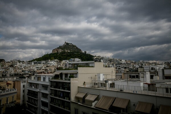 Ο καιρός σήμερα: Αυξημένες νεφώσεις σε όλη τη χώρα - Βροχές και στην Αττική