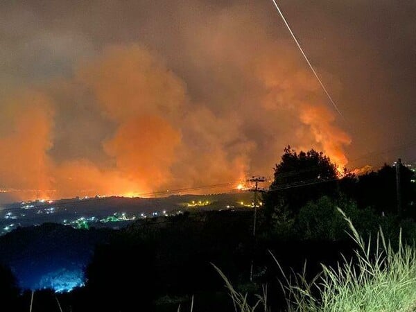 Φωτιά στην Πάτρα: Ολονύχτια μάχη με τις φλόγες - Απειλήθηκαν σπίτια