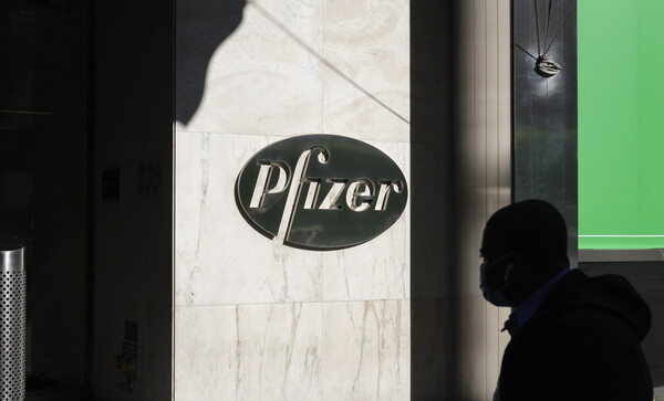 Εμβόλιο Pfizer/BioNTech: Η ΕΕ ολοκλήρωσε τις διαπραγματεύσεις για αγορά 300 εκατ. δόσεων