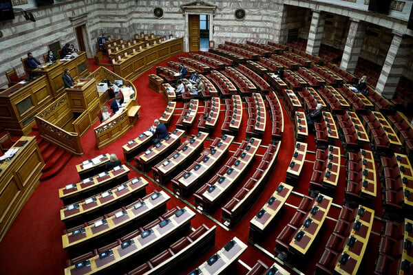 Η συζήτηση των αρχηγών στη Βουλή - Live