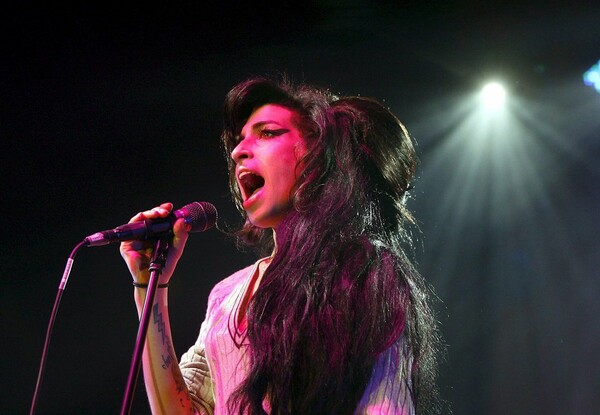 «Amy Winehouse: 10 Years On»: Νέο ντοκιμαντέρ για την Έιμι Γουαϊνχάουζ θα κάνει πρεμιέρα τον Ιούλιο στο BBC Two