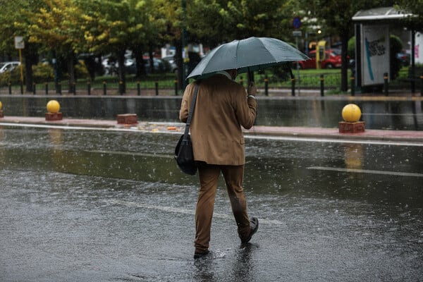 Καιρός: Βροχές, πτώση θερμοκρασίας και ισχυροί άνεμοι - Πού θα είναι έντονα τα φαινόμενα