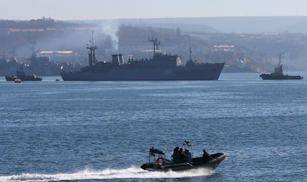 Η Ρωσία επιβάλει περιορισμούς στη ναυσιπλοΐα σε ζώνες γύρω από την Κριμαία