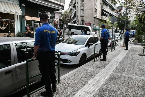 Πλατεία Βαρνάβα: Αποκλεισμένη για δεύτερη μέρα- Ισχυρές δυνάμεις στο σημείο