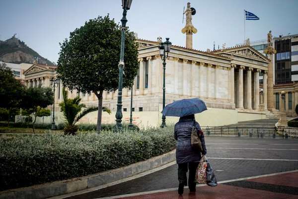 Καιρός: Βροχές, άνεμοι και αφρικανική σκόνη σήμερα