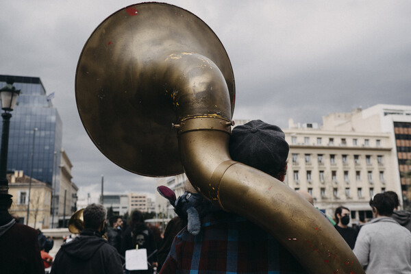 Support Art Workers: Μουσική δράση στα Προπύλαια για το δικαίωμα στην εργασία