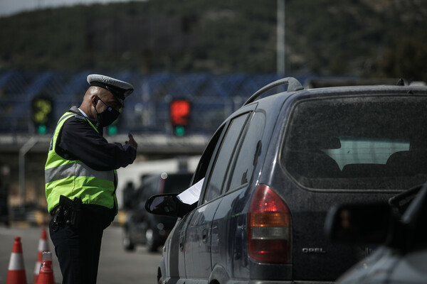 Όσοι δεν διαθέτουν τα απαραίτητα έγγραφα δεν περνούν τα διόδια, λέει ο διευθυντής της Τροχαίας