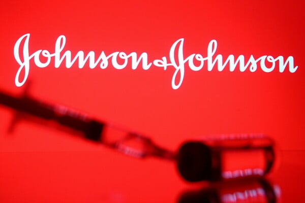 Εμβόλιο Johnson & Johnson: Διαθέσιμο από τον Μαΐο για όλους τους πολίτες άνω 18 ετών - Όλες οι πληροφορίες