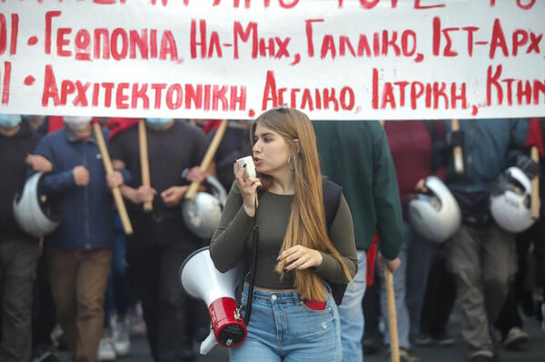 Γιατί οι νέοι έχουν θυμώσει με την κυβέρνηση. Τι πυροδοτεί την οργή τους. 