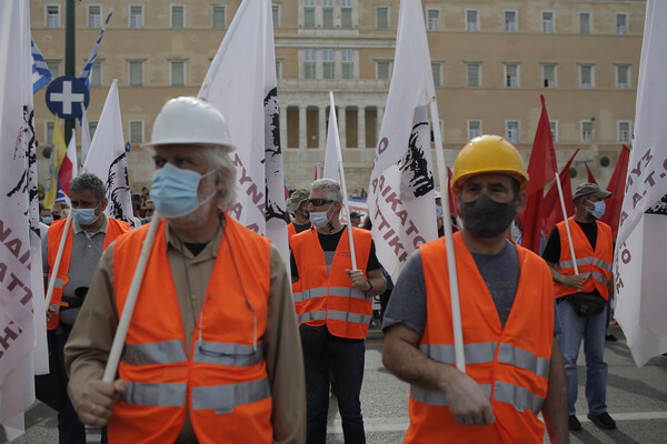 Χάος στους δρόμους λόγω απεργίας στα ΜΜΜ - Πού εντοπίζονται τα περισσότερα προβλήματα 