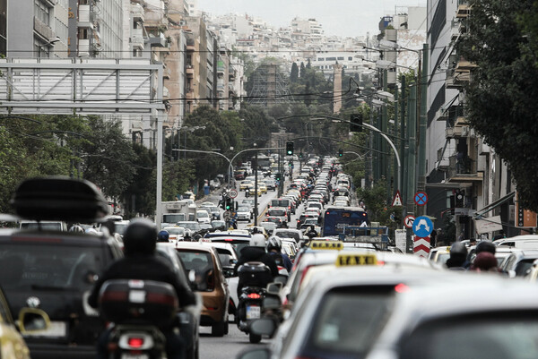 Η απεργία στα ΜΜΜ προκάλεσε χάος στους δρόμους -Πού υπάρχουν προβλήματα στην κυκλοφορία