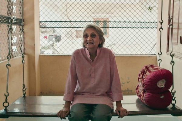 Αναζητώντας την Σίλα: Ακόμα και στα 70 της, η γυναίκα πίσω από τον γκουρού παραμένει ένα μυστήριο 
