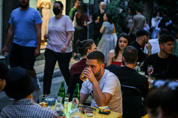 Μία σύντομη βόλτα σε αγαπημένα μαγαζιά που «ζωντάνεψαν» ξανά την πόλη