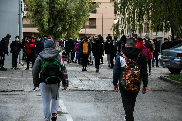 Κικίλιας: Εμβολιασμένοι μαθητές τη νέα σχολική χρονιά – Τι ανέφερε για τους 18-29