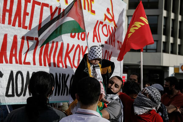 Ένταση και χημικά έξω από την πρεσβεία του Ισραήλ στο Ψυχικό (ΕΙΚΟΝΕΣ)